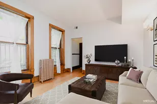 622 W Briar Pl, Chicago, IL 60657 - Photo 2