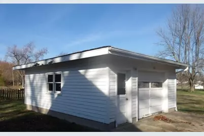 305 W Main Street, Oakland, IL 61943 - Photo 18