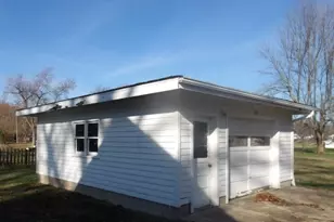 305 W Main St, Oakland, IL 61943 - Photo 18