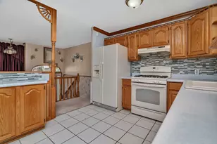 334 Hemlock Ave, Romeoville, IL 60446 - Photo 6