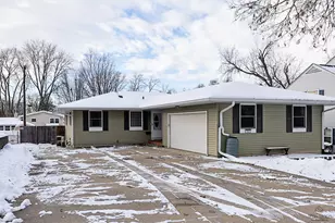 767 Adams St, Ottawa, IL 61350 - Photo 1