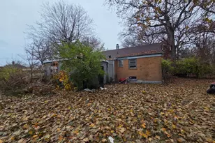 1872 Shady Crest St, Decatur, IL 62521 - Photo 8