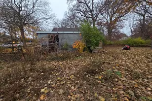 1872 Shady Crest St, Decatur, IL 62521 - Photo 10