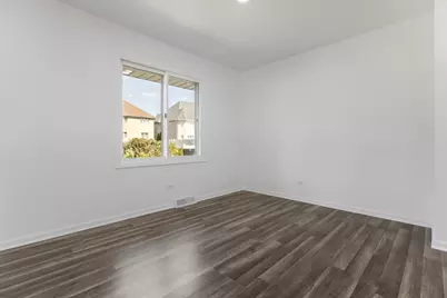 1750 W Woodland Avenue, Addison, IL 60101 - Photo 8