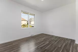 1750 W Woodland Ave, Addison, IL 60101 - Photo 8