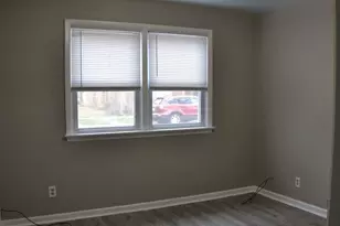 10311 S Calhoun Ave, Chicago, IL 60617 - Photo 6