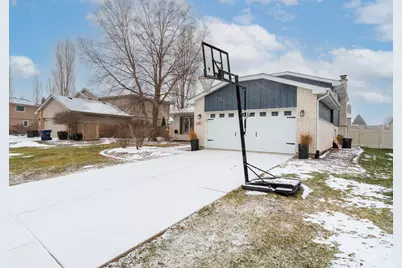515 Edgewater Drive, Minooka, IL 60447 - Photo 2