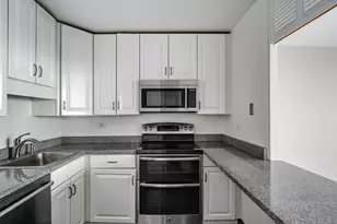 1560 N Sandburg Terrace, Chicago, IL 60610 - Photo 8