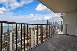 1560 N Sandburg Terrace, Chicago, IL 60610 - Photo 4