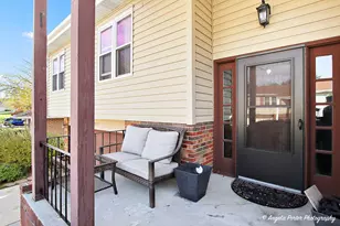 1073 Poplar Ct, Lake Zurich, IL 60047 - Photo 2