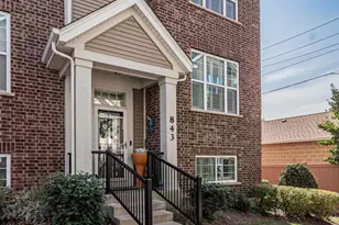 843 Lexington Cir E, Des Plaines, IL 60016 - Photo 4