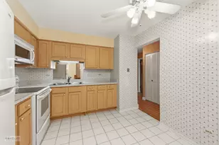 7502 Farmingdale Dr, Darien, IL 60561 - Photo 8