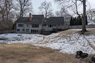 684 Sioux Dr, Freeport, IL 61032 - Photo 1