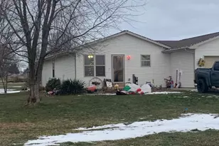 357 E Clay St, El Paso, IL 61738 - Photo 10