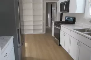 918 W Vine St, Champaign, IL 61821 - Photo 6