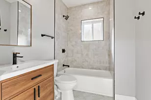 9233 S Essex Ave, Chicago, IL 60617 - Photo 16