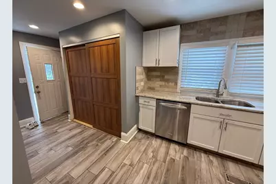 15036 W Russell Road, Zion, IL 60099 - Photo 6