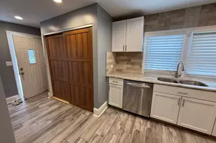 15036 W Russell Rd, Zion, IL 60099 - Photo 6