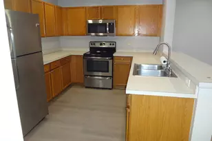2013 Silverstone Dr, Carpentersville, IL 60110 - Photo 2