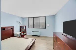 2000 St Regis Dr, Lombard, IL 60148 - Photo 8