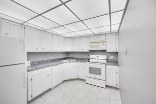 2000 St Regis Dr, Lombard, IL 60148 - Photo 4