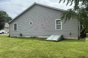 302 S Walnut St, Colfax, IL 61728 - Photo 24