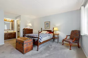 6223 Lake Park Ln, Willowbrook, IL 60527 - Photo 10