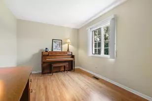 6223 Lake Park Ln, Willowbrook, IL 60527 - Photo 8