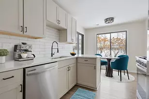 847 E Coach Rd, Palatine, IL 60074 - Photo 4