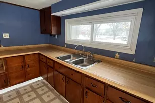 206 Crestwood Ave, Tilton, IL 61833 - Photo 8