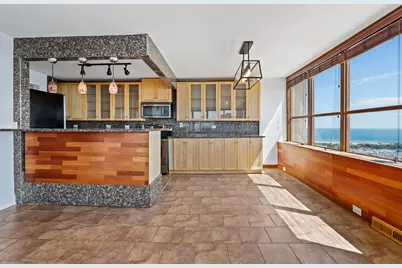 655 W Irving Park Road #4101, Chicago, IL 60613 - Photo 4