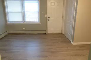 1340 N Main St, Wheaton, IL 60187 - Photo 2