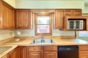 1980 Sapphire Ln, Aurora, IL 60506 - Photo 8