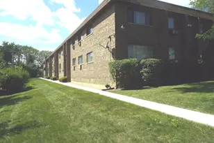 77 W Central Ave, Roselle, IL 60172 - Photo 2