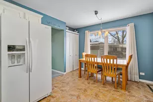 2010 Primrose Dr, Plainfield, IL 60586 - Photo 8