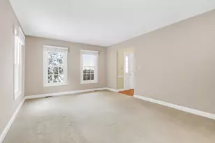 1000 Cumberland Ln, Buffalo Grove, IL 60089 - Photo 8