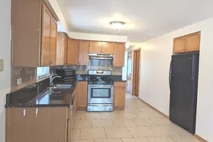 6134 W 79th St, Burbank, IL 60459 - Photo 4