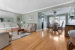 243 N Richards Dr, Palatine, IL 60074 - Photo 2