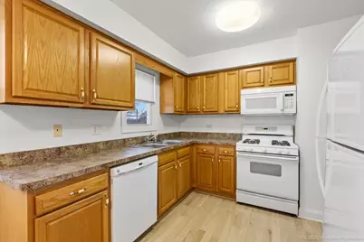 7121 W 110th Street #2W, Worth, IL 60482 - Photo 12