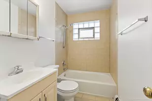 7121 W 110th St, Worth, IL 60482 - Photo 14