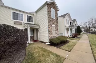 1127 Silverstone Dr, Carpentersville, IL 60110 - Photo 2