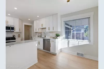 6207 N Hiawatha Avenue, Chicago, IL 60646 - Photo 6