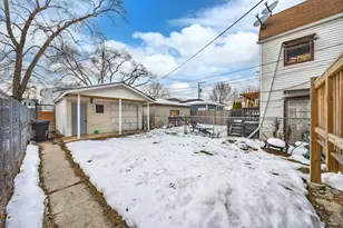 908 N Trumbull Ave, Chicago, IL 60651 - Photo 16