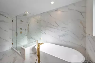 7715 W Balmoral Avenue, Chicago, IL 60656 - Photo 22