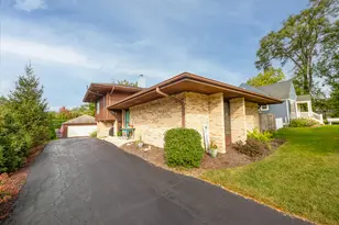 4940 Cornell Ave, Downers Grove, IL 60515 - Photo 2