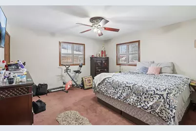 2300 Bellaire Court, Des Plaines, IL 60016 - Photo 12