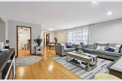 2300 Bellaire Court, Des Plaines, IL 60016 - Photo 6