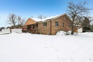 2300 Bellaire Ct, Des Plaines, IL 60016 - Photo 2