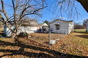 523 S Lott Blvd, Gibson City, IL 60936 - Photo 4