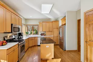 600 Crosswind Ln, Lindenhurst, IL 60046 - Photo 8